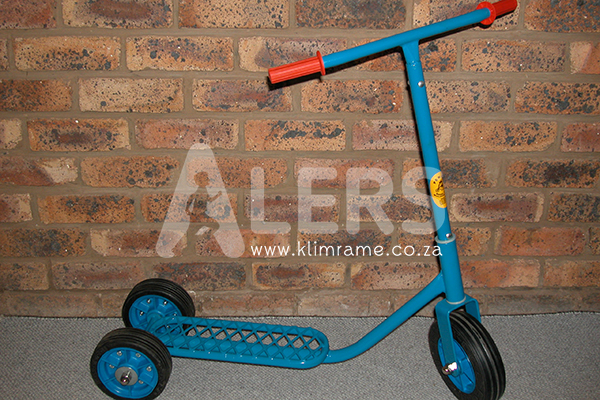 Step - on Scooter ( 3 Wheels) Small  